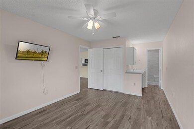 Master Bedroom w/Ensuite bathroom