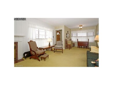 4.7'x3.6' front foyer. Great room's dining area wi