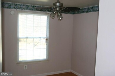 9321 Curtsey Ct, Columbia, MD 21045 - photo 6