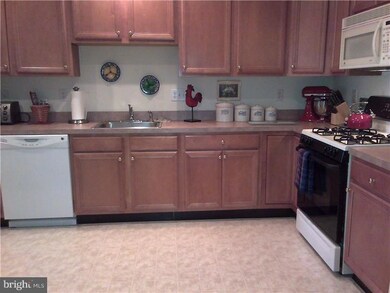 374 Brittany Ct, Souderton, PA 18964 - photo 4