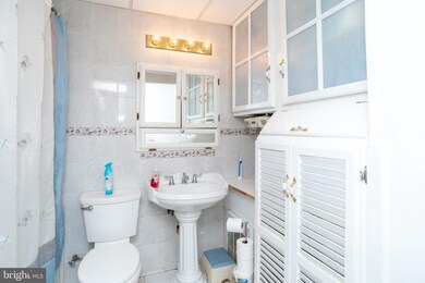 45 Aspen Ln, Levittown, PA 19055 - photo 5