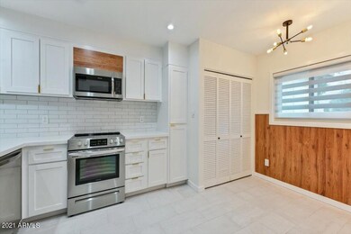 06-2616 E Edgemont Ave-6