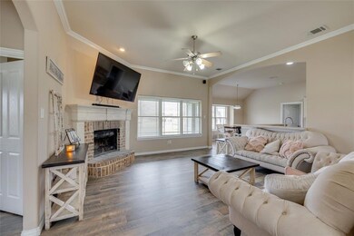 105 S Casey Ct, Springtown, TX 76082 - photo 7