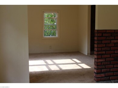 Light and bright-dining room