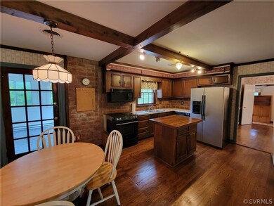 Eat-in Kitchen