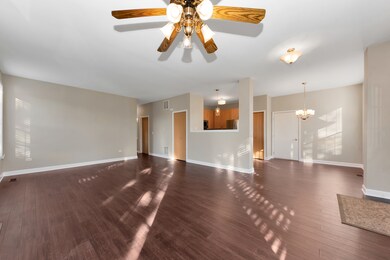24040 Walnut Cir unit 181401, Plainfield, IL 60585 - photo 3