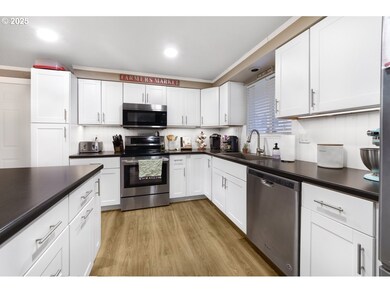 402 S 44th St, Springfield, OR 97478 - photo 5