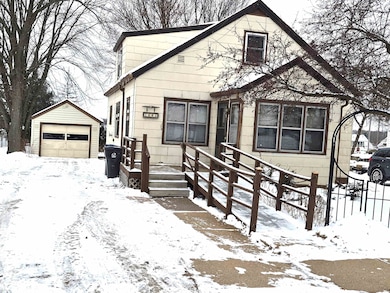 1604 S Cedar Ave, Marshfield, WI 54449 - photo 2