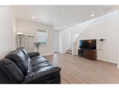 8229 SE Kinnaman St, Hillsboro, OR 97123 - photo 4