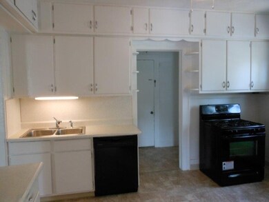1659 Peck St. Muskegon 49441 001