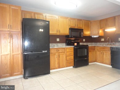 706 Oakwood Dr, Glenolden, PA 19036 - photo 6