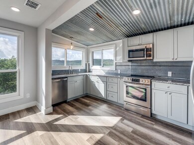 Kitchen with appliances with stainless steel fini