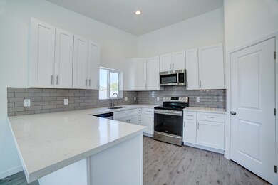 723 E Desert Dr-43