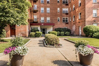 609 Palmer Rd unit 4J, Yonkers, NY 10701 - photo 4