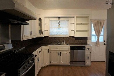 1565 Carol Ln, Wichita Falls, TX 76302 - photo 6