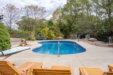 19033 Hampton Dr, Lawrenceburg, IN 47025 - photo 5