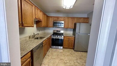 9272C Cardinal Forest Ln unit 301, Lorton, VA 22079 - photo 5