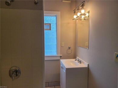 3433 Altamont Rd unit UP, Cleveland, OH 44118 - photo 7