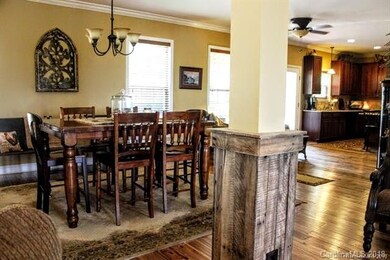 Very open Dining Room - great for entertaining. Re