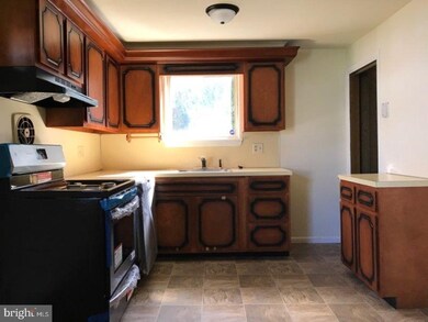 3329 Fairfield St, Reading, PA 19605 - photo 6