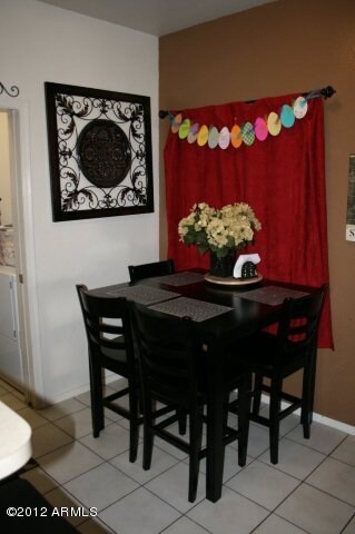 Kitchen eating area