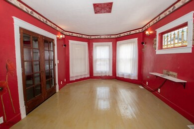 528 Cedar St Niles Living room