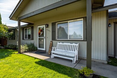 2271 SW 33rd St, Redmond, OR 97756 - photo 5