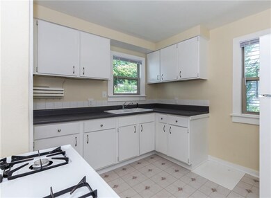 1421 Clinton Ave, Des Moines, IA 50313 - photo 6