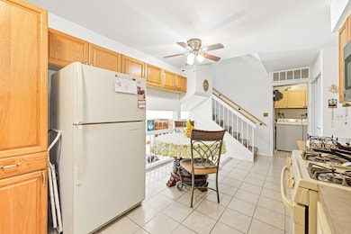 123 Honeysuckle Ct, Rolling Meadows, IL 60008 - photo 7