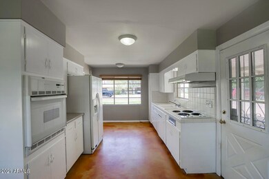 Open & Bright Kitchen