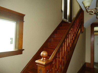 Entry/Foyer.