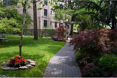 225 Saint Pauls Ave unit 6A, Jersey City, NJ 07306 - photo 4