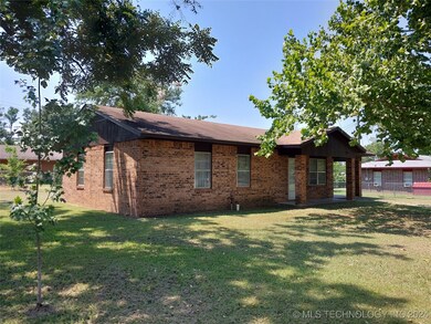 608 E Sequoyah, Locust Grove, OK 74352 - photo 2