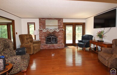 7021 SW Queens Ct, Topeka, KS 66614 - photo 3