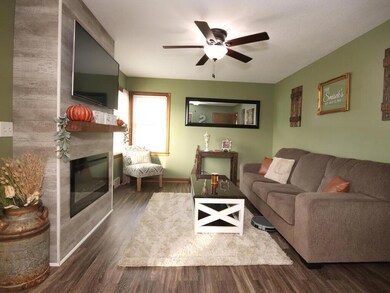 107 2nd St NW Montgomery MN 56069 USA-003-017-Livi