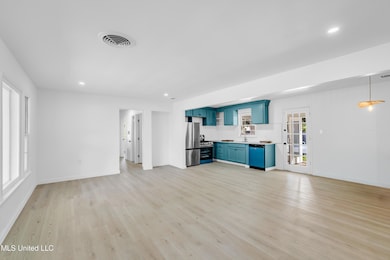 244 Beeman Dr, Biloxi, MS 39531 - photo 5