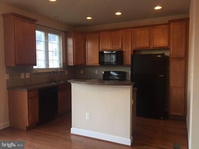 7923 Homefield Dr, Hyattsville, MD 20785 - photo 4