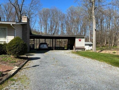 7249 Christmas Ln, Slatington, PA 18080 - photo 5