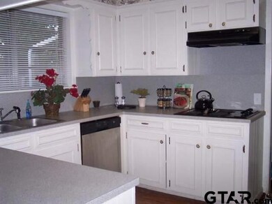 1826 1826 Yosemite, Tyler, TX 75703 - photo 2