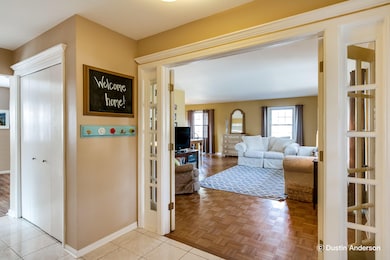 004_Entry and Family Room