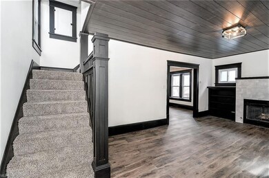 *CARPETED STAIRWAY TO 2ND FLOOR OFF OF LIVING RM ~