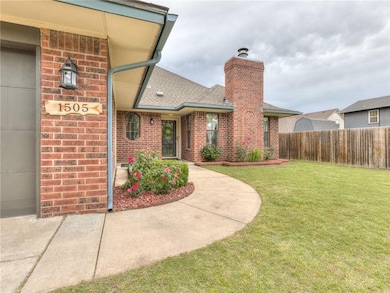 1505 NE 25th St, Moore, OK 73160 - photo 2