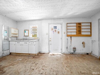 402 W Pleasant St, Churubusco, IN 46723 - photo 7