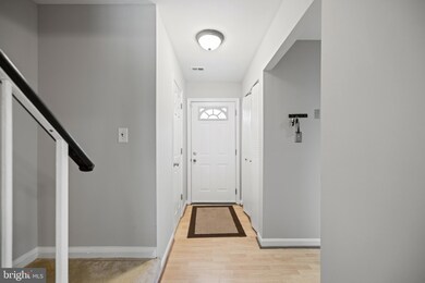 1961 Mayflower Dr, Woodbridge, VA 22192 - photo 4