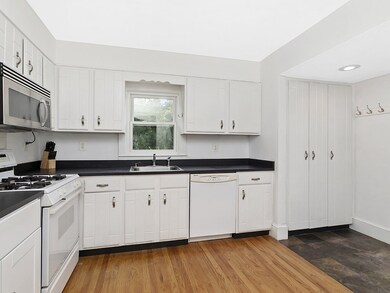 286 College Farm Rd, Waltham, MA 02451 - photo 3