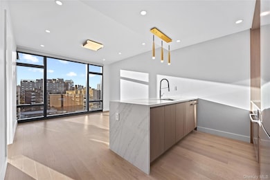 38-20 Parsons Blvd unit 619, Flushing, NY 11354 - photo 2