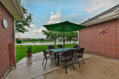 4809 Lakefront Terrace Dr, Pearland, TX 77584 - photo 2