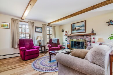 004-photo-living-room-6742258