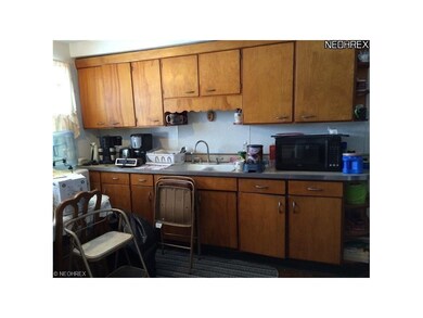 Country Kitchen with lots of natural light. Large 