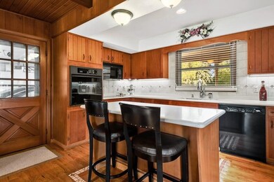 04_1414NManorDr_5_Kitchen_LowRes